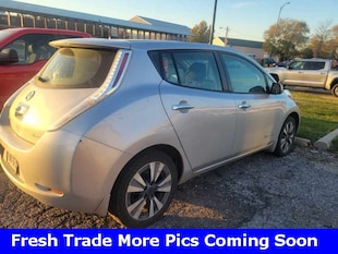 2016 Nissan LEAF SV Hatchback