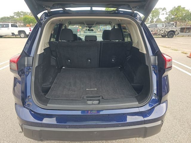 2025 Nissan Rogue SV - Photo 14