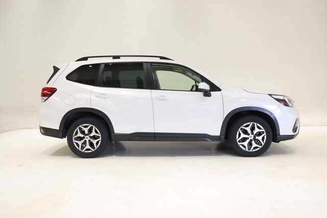 2021 Subaru Forester Premium photo 2