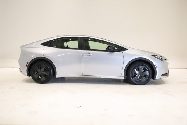2024 Toyota Prius LE photo 3