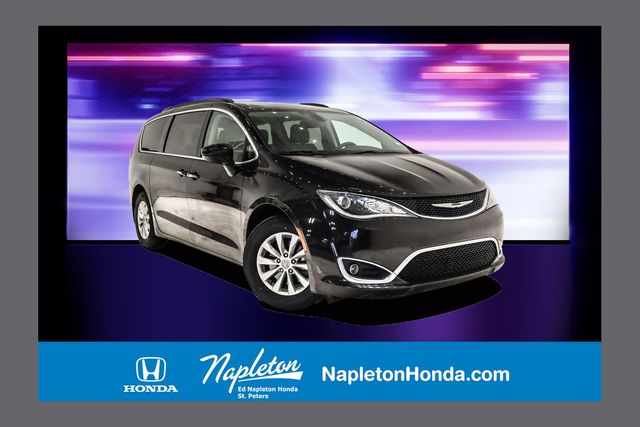 2018 Chrysler Pacifica Touring Plus's photo