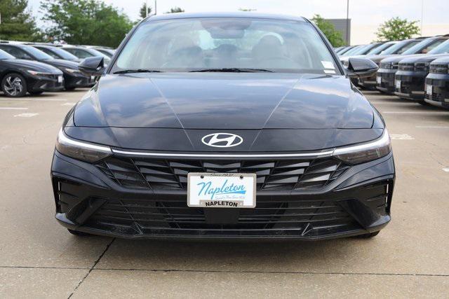 2025 Hyundai Elantra Limited photo 3