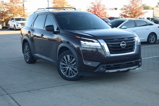 2022 Nissan Pathfinder SL photo 2