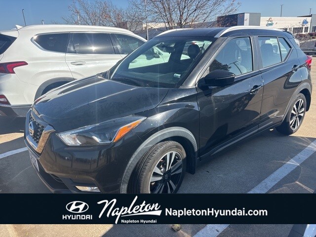 2019 Nissan Kicks SR photo 2