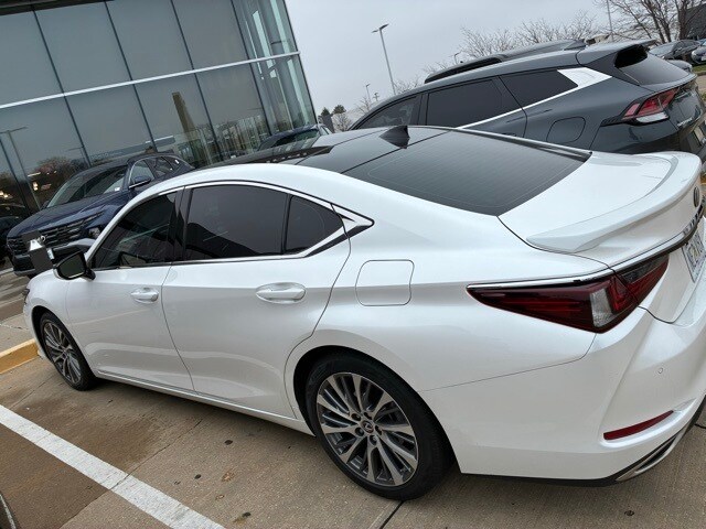 2021 Lexus ES 350 photo 2