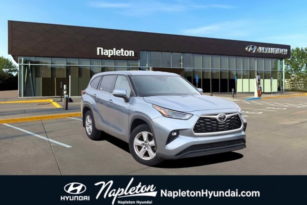 Used 2022 Toyota Highlander LE SUV