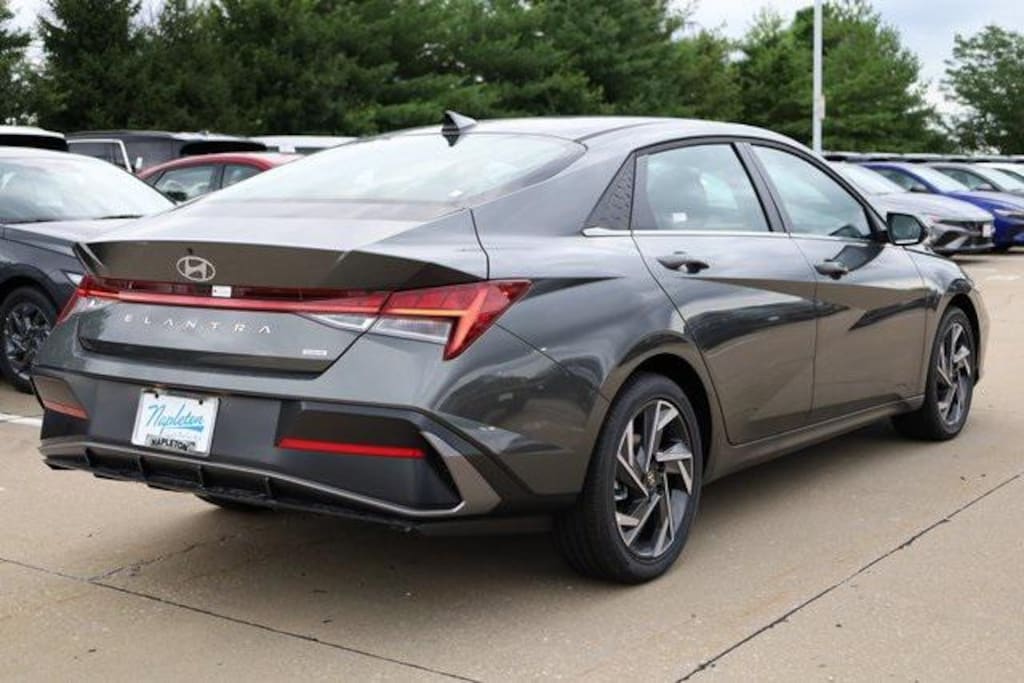New 2025 Hyundai Elantra Hybrid Limited Sedan