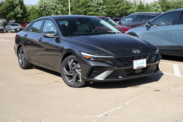 2025 Hyundai Elantra Limited photo 2