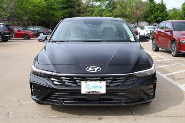 2025 Hyundai Elantra Limited photo 2
