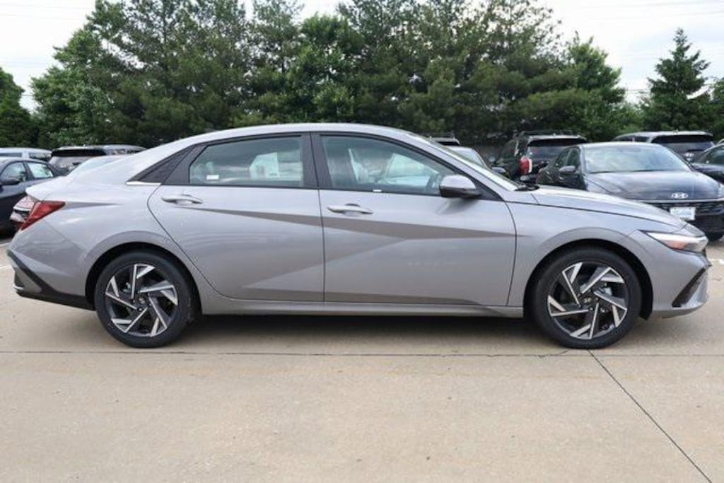 New 2025 Hyundai Elantra Hybrid Limited Sedan