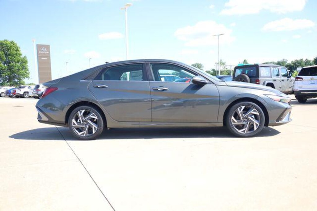 New 2026 Hyundai Elantra Limited Sedan