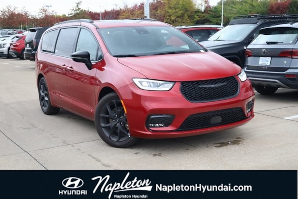 Used 2025 Chrysler Pacifica Limited Van Passenger Van