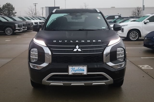 2022 Mitsubishi Outlander SEL photo 2