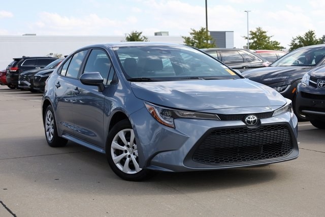 Used 2022 Toyota Corolla LE with VIN 5YFEPMAE2NP292413 for sale in Hazelwood, MO