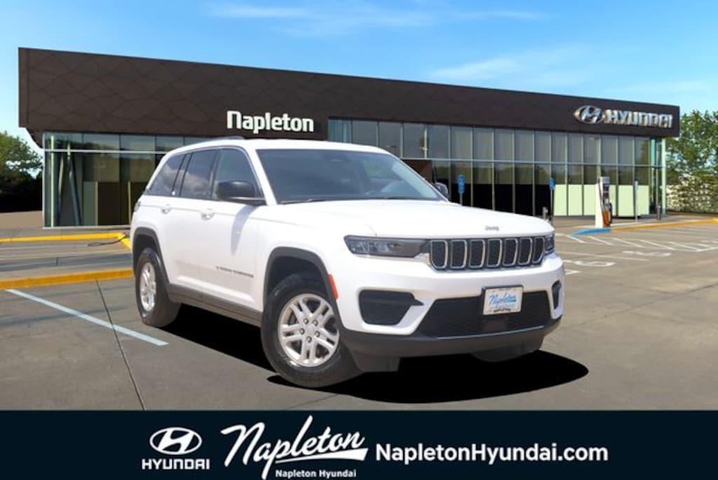 Used 2024 Jeep Grand Cherokee Laredo SUV