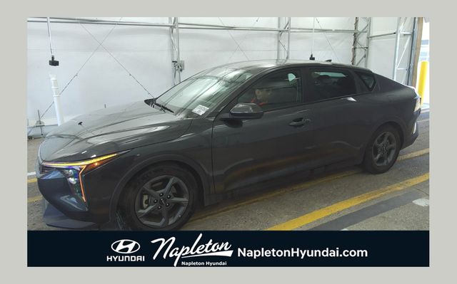 2025 Kia K4 LXS AT's photo