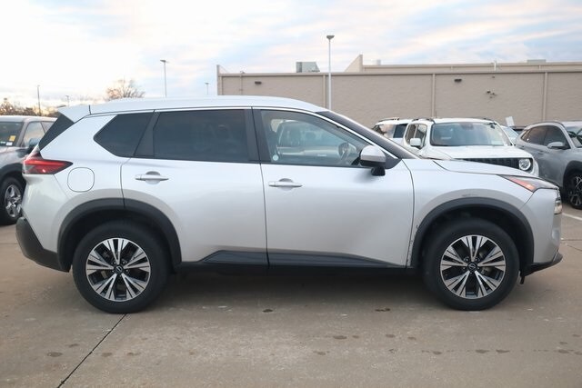 2023 Nissan Rogue SV photo 3