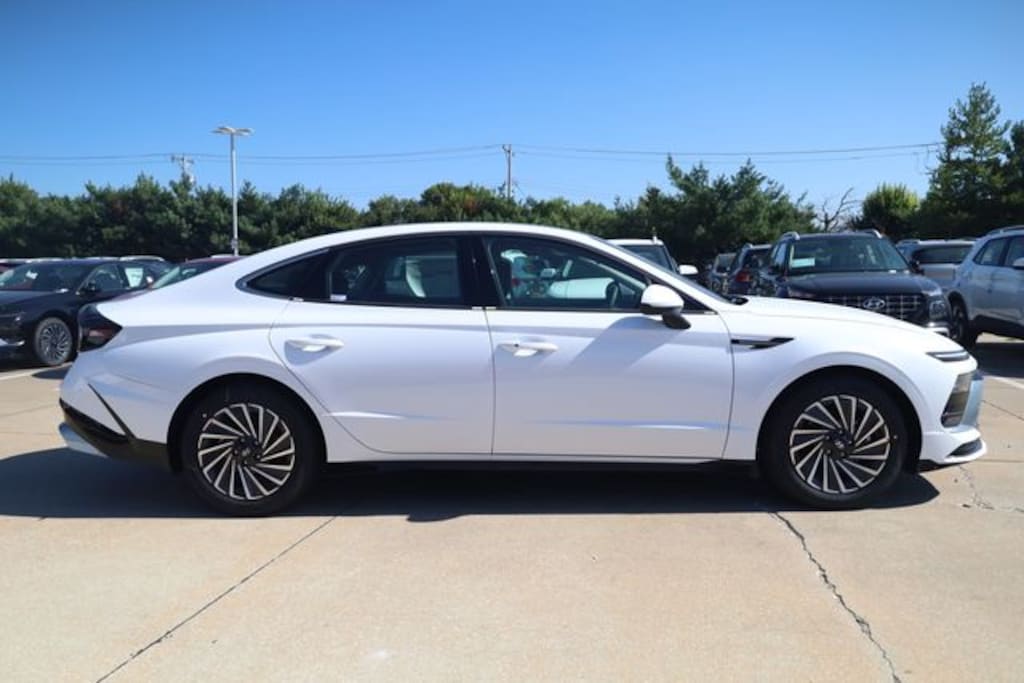 New 2026 Hyundai Sonata Hybrid SEL Sedan
