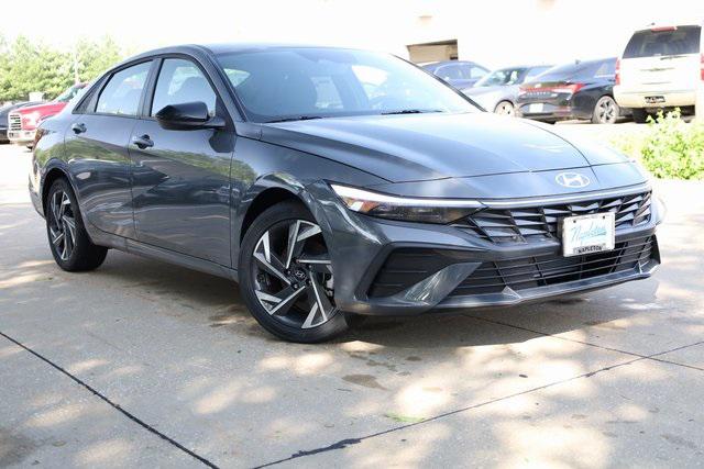 2025 Hyundai Elantra SEL Sport photo 2