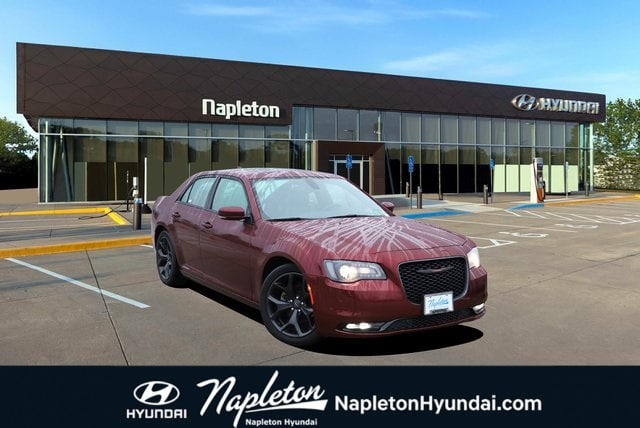 2022 Chrysler 300 S's photo