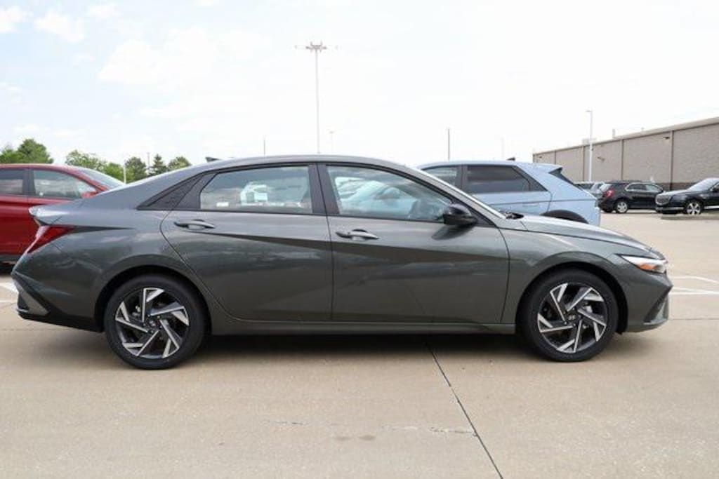 New 2025 Hyundai Elantra Hybrid SEL Sport Sedan