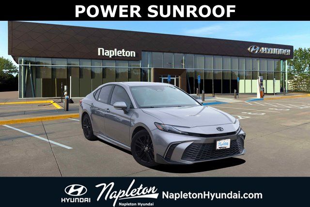 2025 Toyota Camry SE's photo