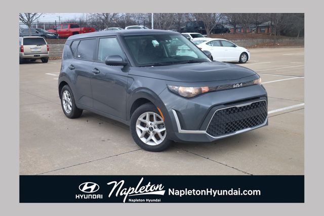 2023 Kia Soul LX's photo