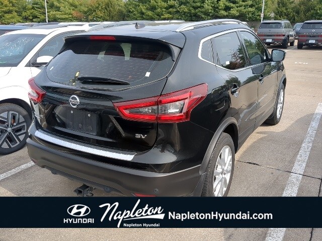 2021 Nissan Rogue Sport SV photo 2
