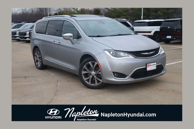 2019 Chrysler Pacifica Limited's photo