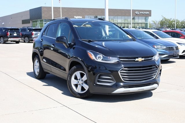 Used 2020 Chevrolet Trax LT with VIN KL7CJLSB6LB018843 for sale in Hazelwood, MO