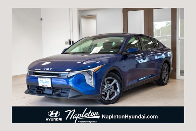 2025 Kia K4 LXS AT's photo