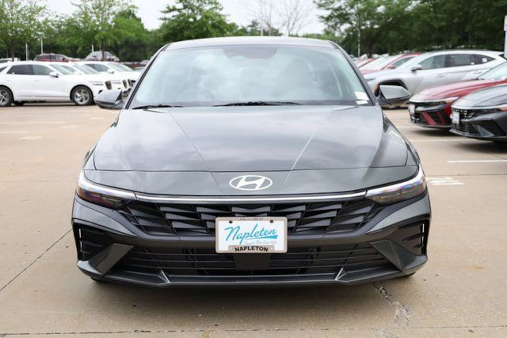 New 2025 Hyundai Elantra Hybrid Limited Sedan