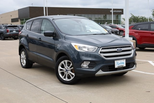 Used 2019 Ford Escape SE with VIN 1FMCU0GD5KUB97118 for sale in Hazelwood, MO