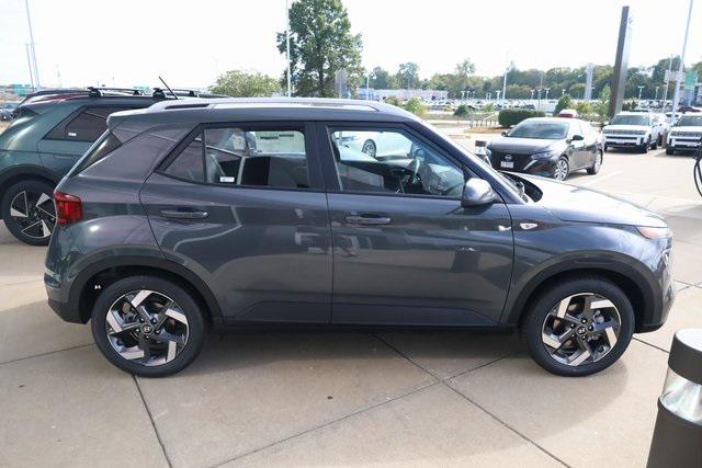 2026 Hyundai Venue SEL photo 3