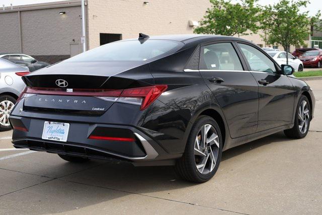 2025 Hyundai Elantra Limited photo 3