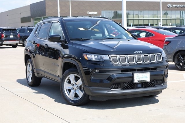 Used 2022 Jeep Compass Latitude with VIN 3C4NJDBB7NT135222 for sale in Hazelwood, MO