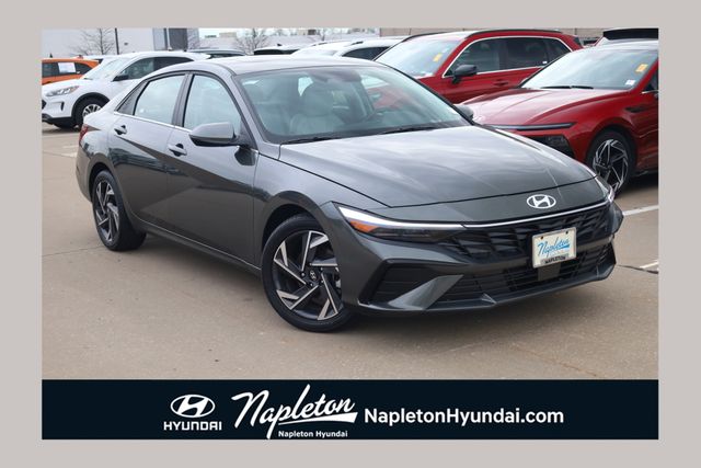 2025 Hyundai Elantra Limited's photo