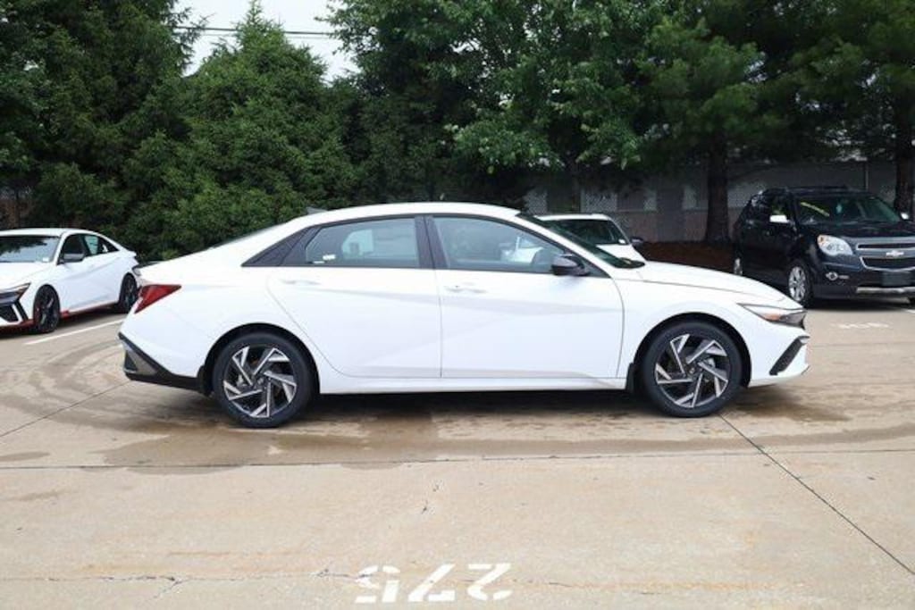 New 2025 Hyundai Elantra Hybrid SEL Sport Sedan