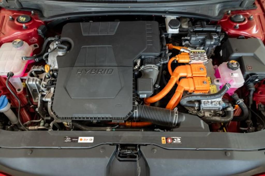 Used 2025 Hyundai Elantra Hybrid Limited Sedan