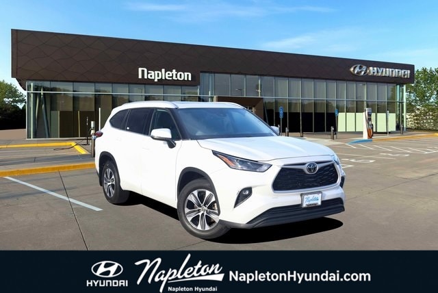 2022 Toyota Highlander XLE's photo