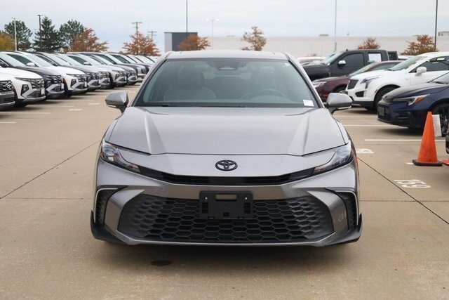 2025 Toyota Camry SE photo 2