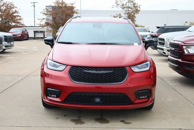 2025 Chrysler Pacifica Limited photo 2