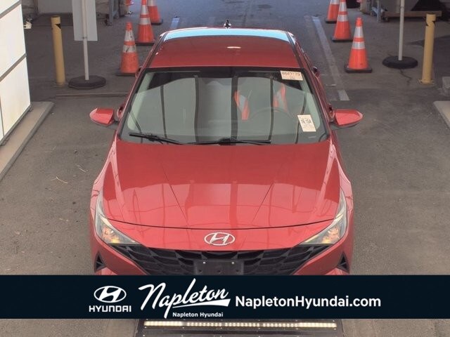2023 Hyundai Elantra SEL photo 2