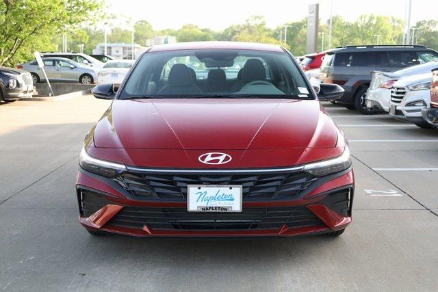 2025 Hyundai Elantra SEL Sport photo 2