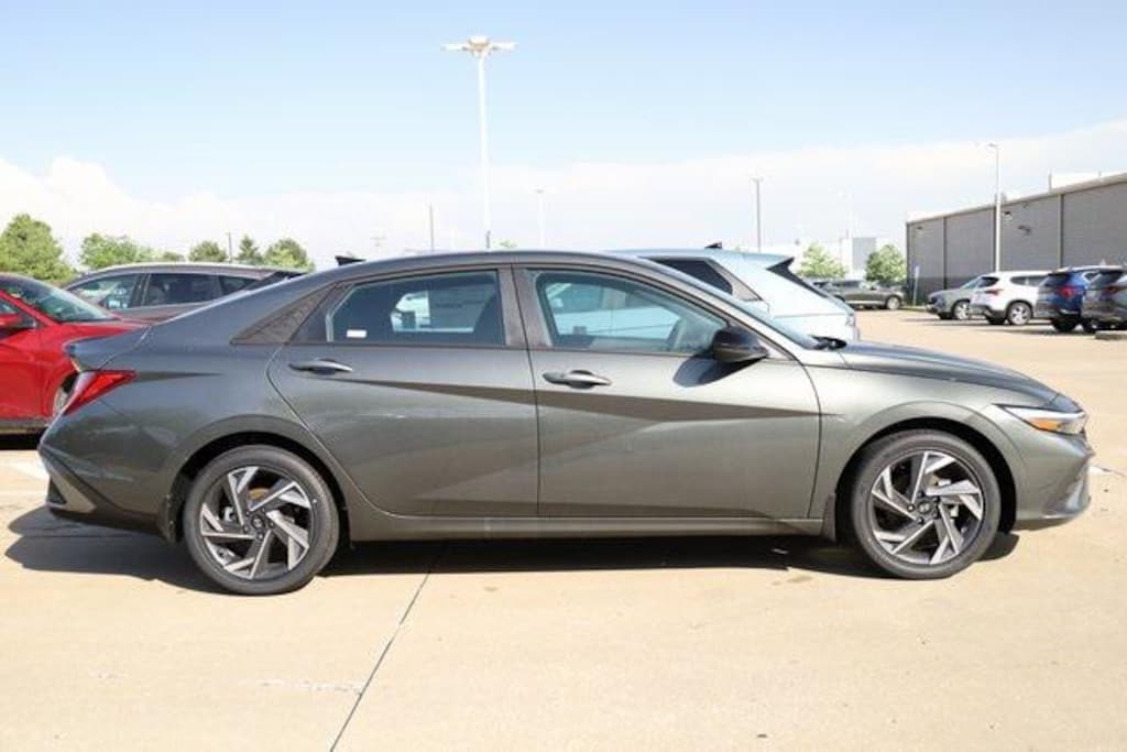 New 2025 Hyundai Elantra Hybrid SEL Sport Sedan