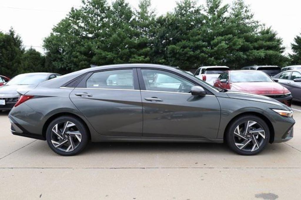 New 2025 Hyundai Elantra Hybrid Limited Sedan