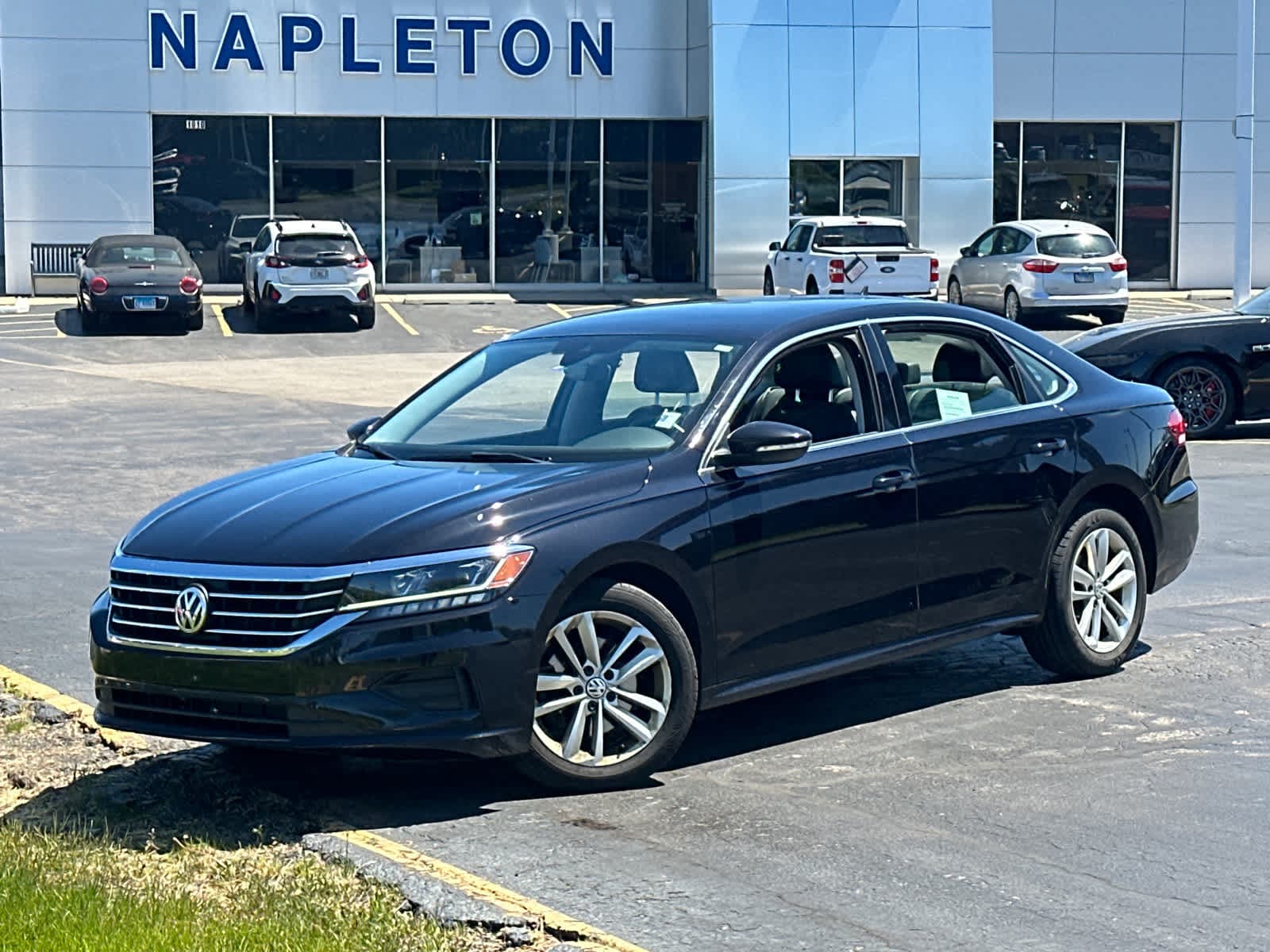 Used 2020 Volkswagen Passat SE with VIN 1VWSA7A31LC014948 for sale in Libertyville, IL