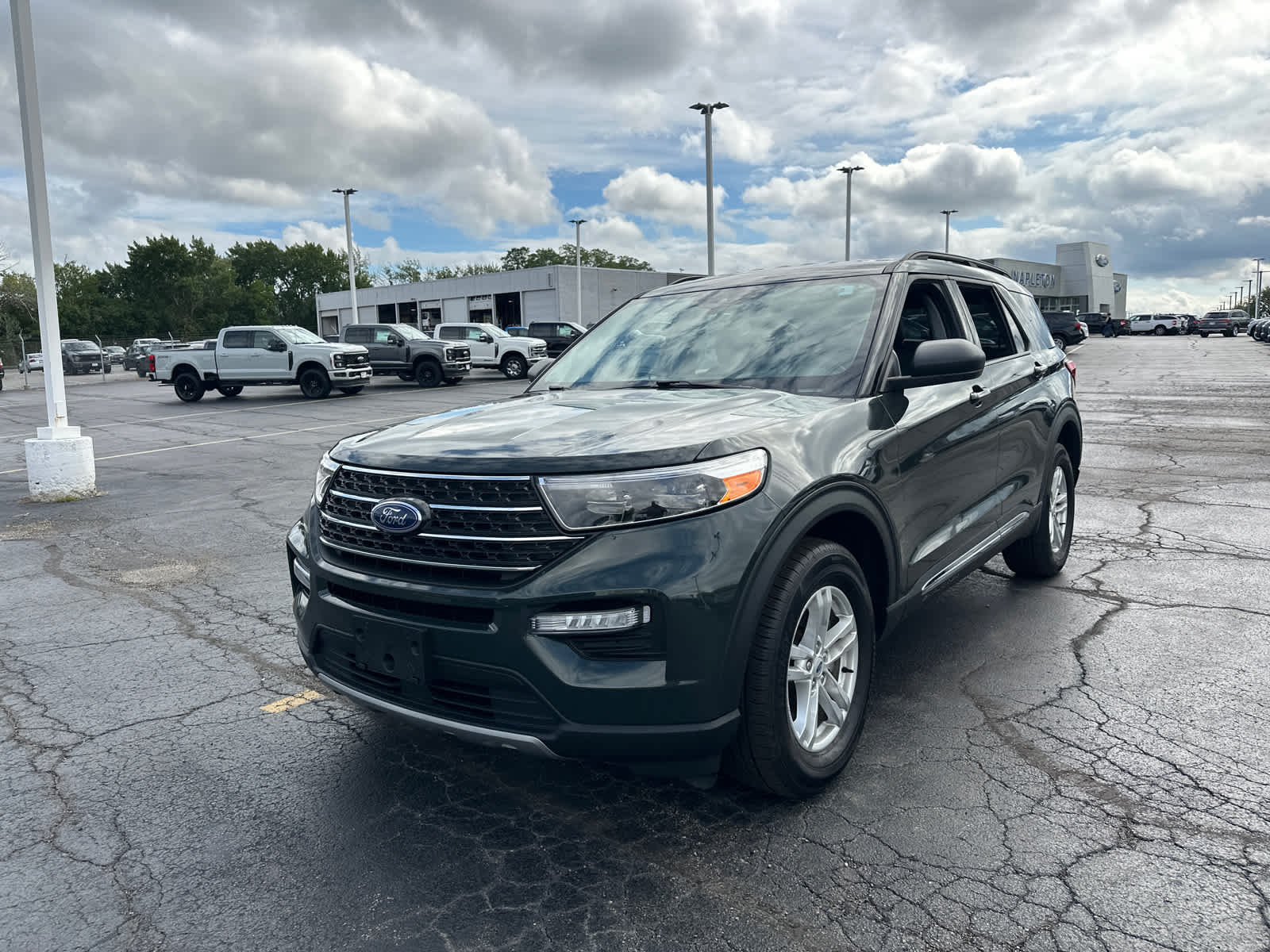 2023 Ford Explorer XLT photo 3