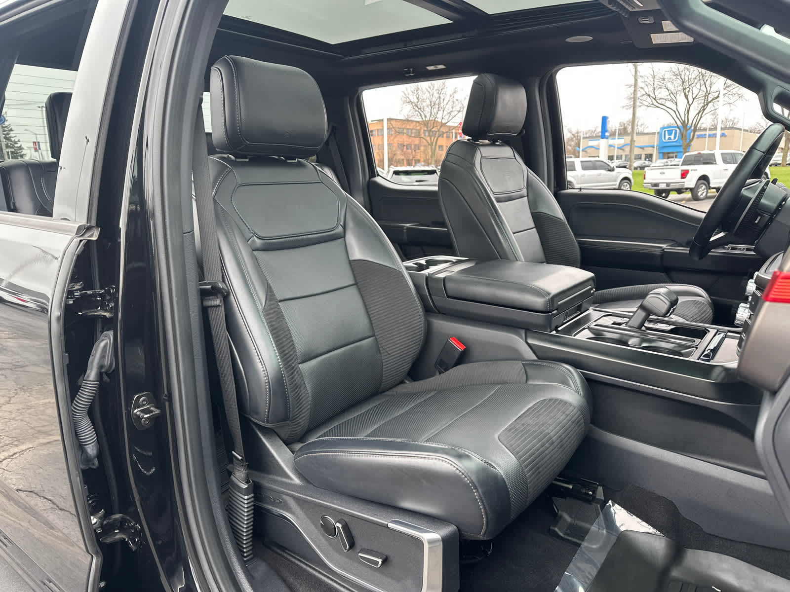2023 Ford F-150 Raptor - Photo 35