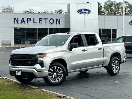 2022 Chevrolet Silverado 1500 Custom Crew Cab Short Bed Truck